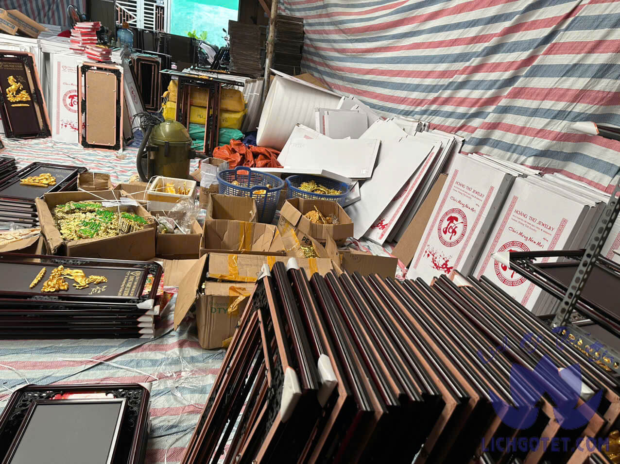 Phân Loại Và Bảng Giá Các Loại Lịch Gỗ Tốt Nhất Hiện Nay