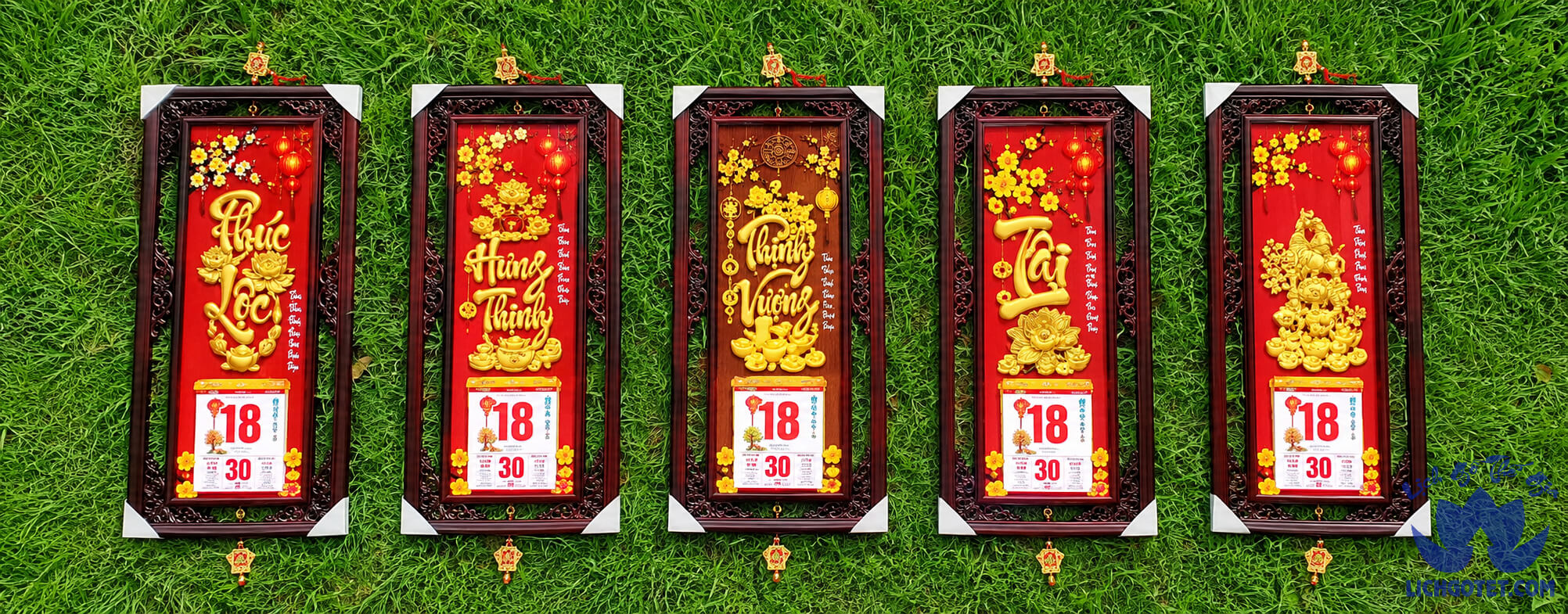 Lịch Gỗ Phù Điêu Cao Cấp 3D Dán Nổi Mẫu Mới 2027 Phúc Lộc – Hưng Thịnh – Thịnh Vượng